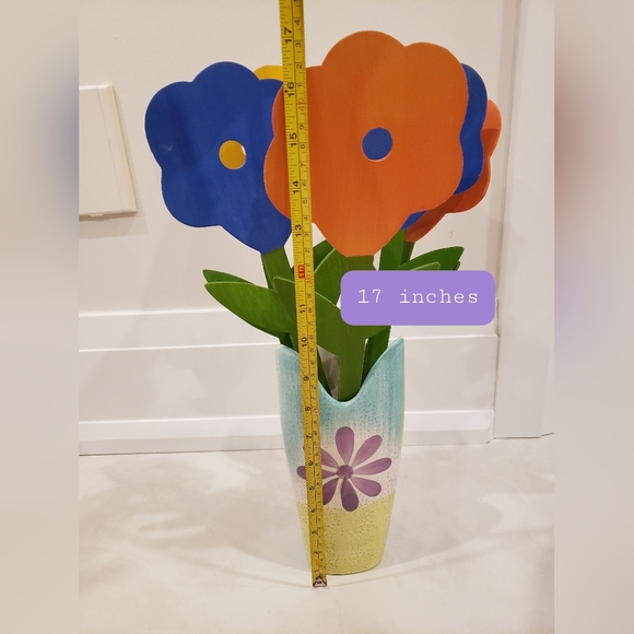 Floral vase and wooden flowers - Picture 2 of 6